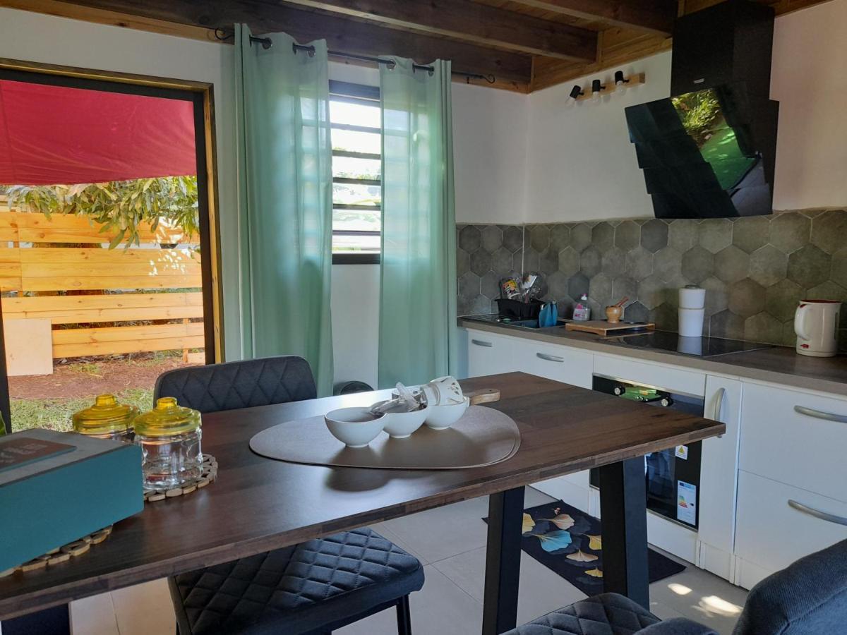 Charmant Chalet Avec Jacuzzi, L'Ile O Vert Saint-Philippe Exterior foto