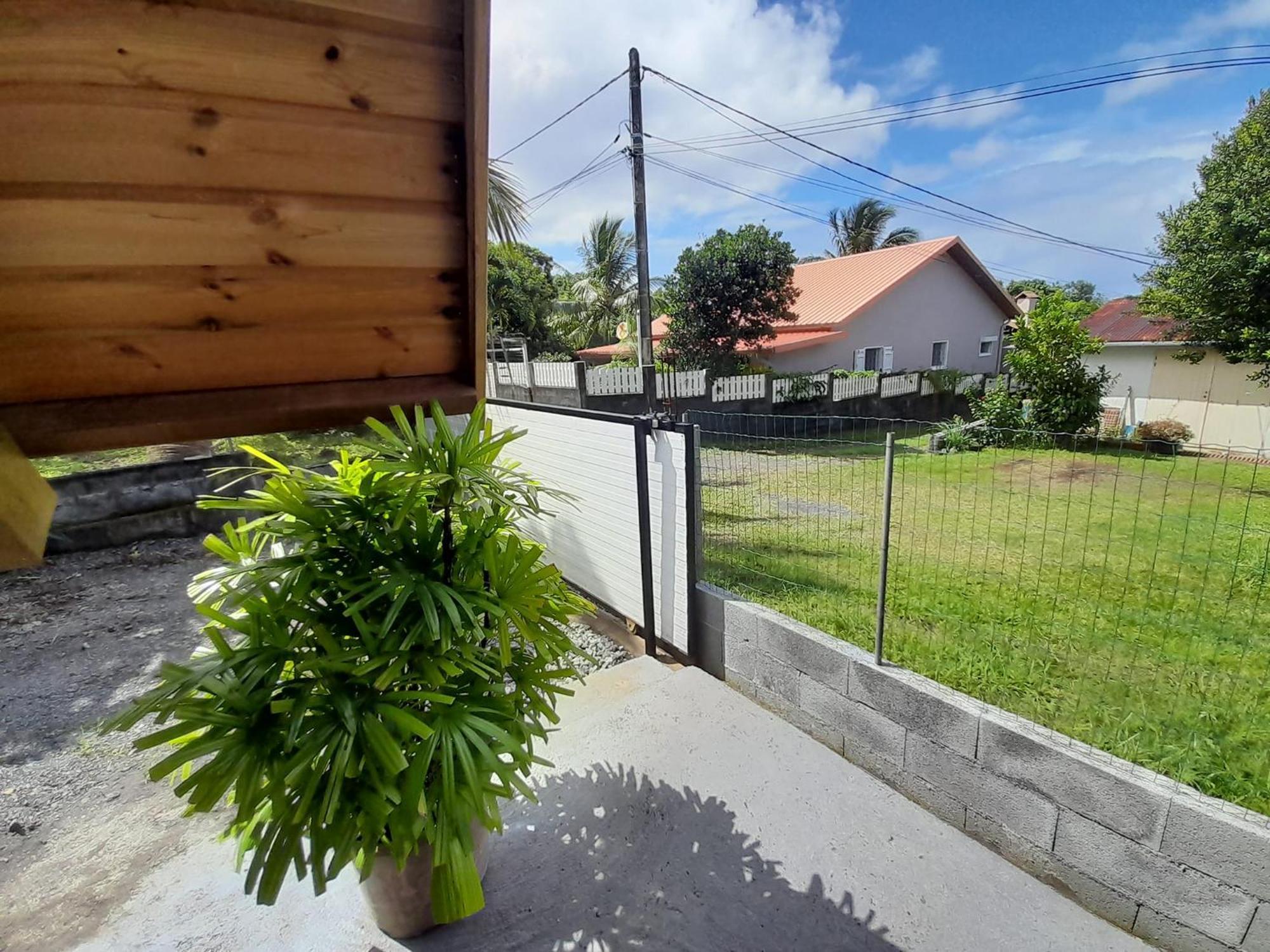Charmant Chalet Avec Jacuzzi, L'Ile O Vert Saint-Philippe Exterior foto