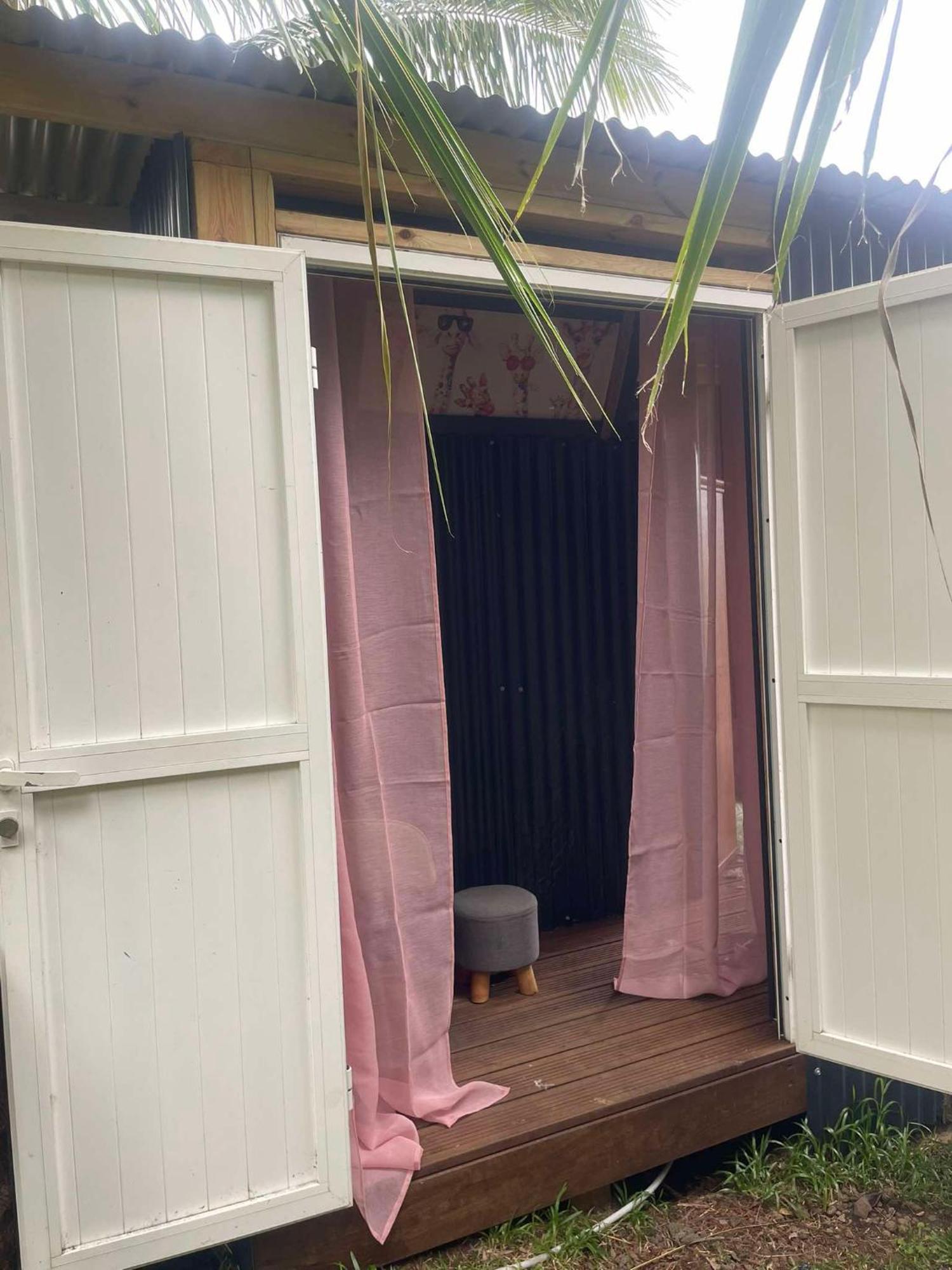 Charmant Chalet Avec Jacuzzi, L'Ile O Vert Saint-Philippe Exterior foto